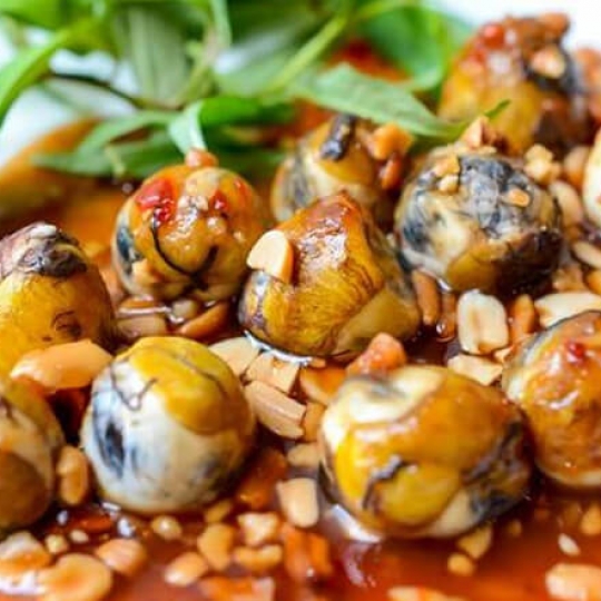 Trứng cút lộn lớn