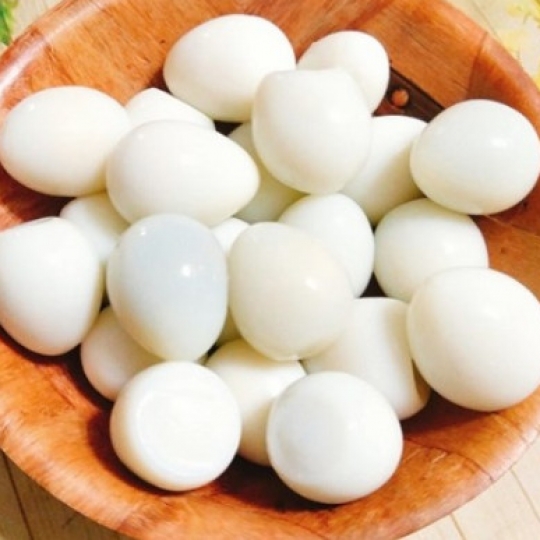 Trứng cút lột vỏ trung