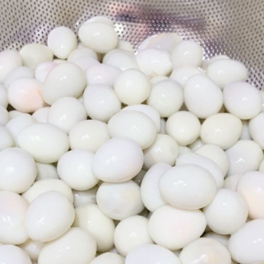 Trứng cút lột vỏ trung