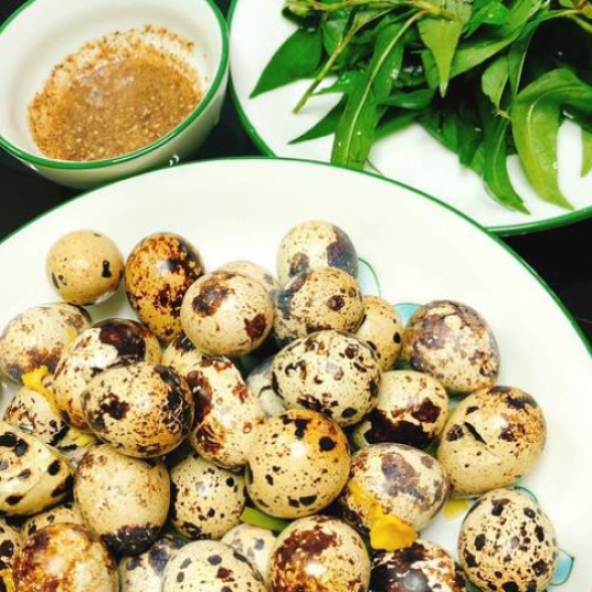 Trứng cút lộn