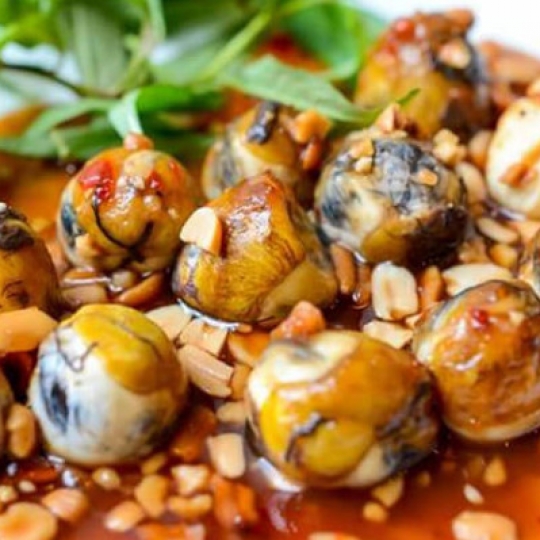 Trứng cút lộn lớn